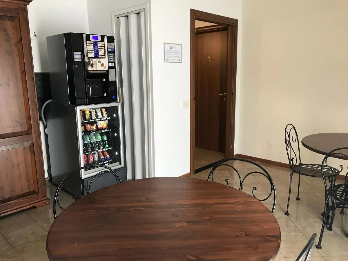Verona Apartments & Rooms Lungadige Italia