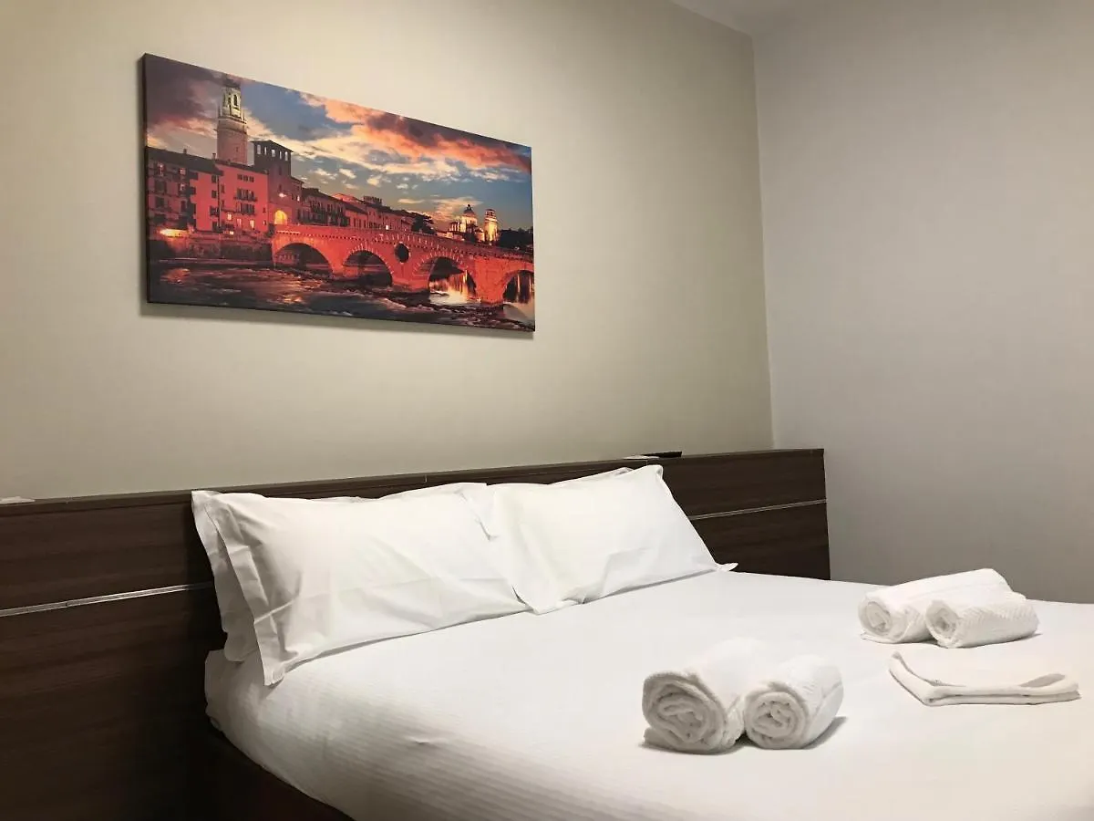 ** Pensión Verona Apartments & Rooms Lungadige Italia